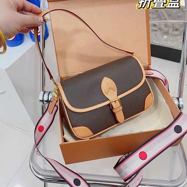 tote bag women designer bags since 1854 french luxury fashion brand size 24x16x9cm sx317
tote bag women designer bags since 1854 french luxury fashion brand size 24x16x9cm sx317