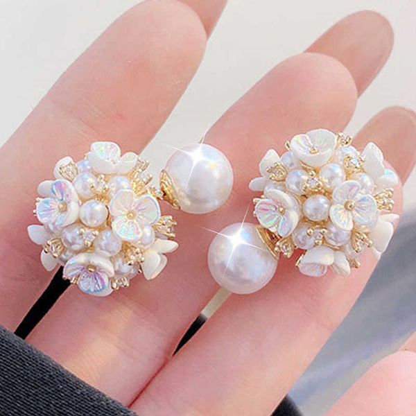 charm juwang both wear earrings charm pearl ear stud exquisite romantic flower luxury earring simple classic temperament shell earring g2303, Golden
charm juwang both wear earrings charm pearl ear stud exquisite romantic flower luxury earring simple classic temperament shell earring g2303, Golden