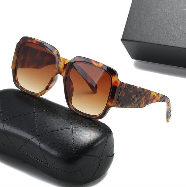 2023 designer sunglasses classic eyeglasses goggle outdoor beach sun glasses for man woman mix color optional triangular signature, White;black
2023 designer sunglasses classic eyeglasses goggle outdoor beach sun glasses for man woman mix color optional triangular signature, White;black