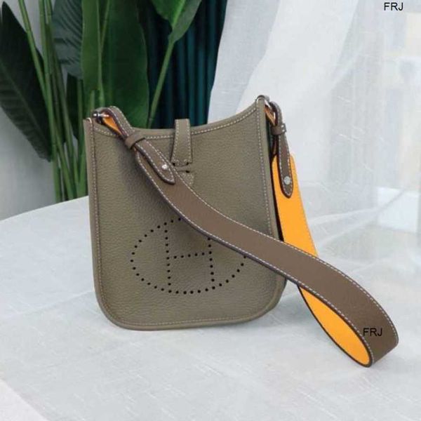 designer evelyn bags bag hs vegetable basket shoulder belt accessories first layer cow leather armpit portable wide shoul have logo
designer evelyn bags bag hs vegetable basket shoulder belt accessories first layer cow leather armpit portable wide shoul have logo