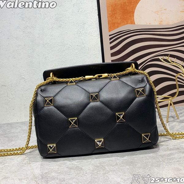 evening bags luxury brand designer shoulder large rivet rhombus one messenger small square chain handbag womans tote 230320
evening bags luxury brand designer shoulder large rivet rhombus one messenger small square chain handbag womans tote 230320
