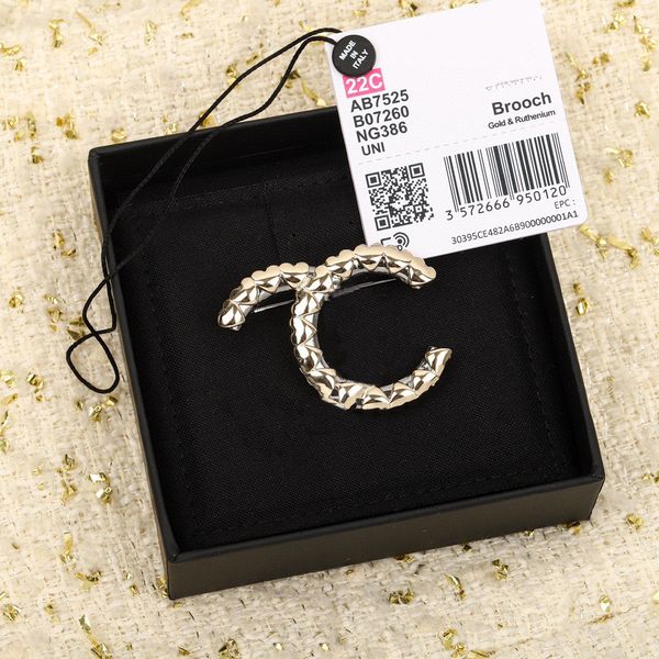 2023 luxury quality charm brooch with special design in 18k gold plated have box stamp ps7633av, Golden
2023 luxury quality charm brooch with special design in 18k gold plated have box stamp ps7633av, Golden