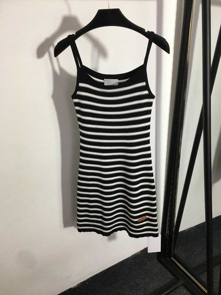 23ss brand designer women dress contrasting color striped knitted suspender dresses hem leather logo womens clothing, Black;gray
23ss brand designer women dress contrasting color striped knitted suspender dresses hem leather logo womens clothing, Black;gray