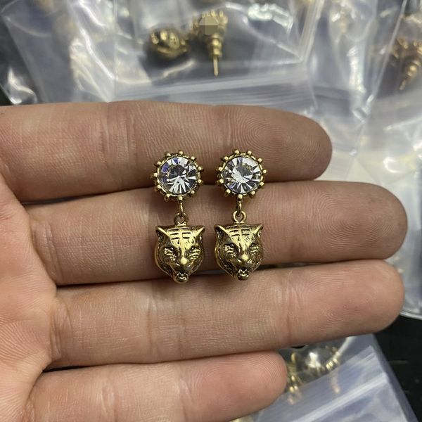 street fashion women studs earrings luxury designer jewelry pearl lion earring ladies ear studs retro designers d2111036f ge-0134, Golden;silver
street fashion women studs earrings luxury designer jewelry pearl lion earring ladies ear studs retro designers d2111036f ge-0134, Golden;silver