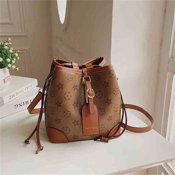 handbag 2023 new bag female women's shoulder messenger korean contrast color vegetable basket bucket
handbag 2023 new bag female women's shoulder messenger korean contrast color vegetable basket bucket