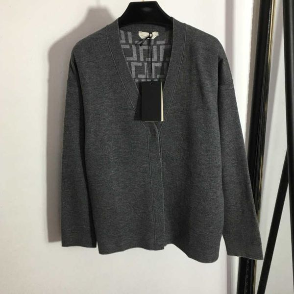 23ss designer brand womens cardigan sweater double f letter v-neck long sleeve knitted hidden button coat women clothing a1, White;black
23ss designer brand womens cardigan sweater double f letter v-neck long sleeve knitted hidden button coat women clothing a1, White;black