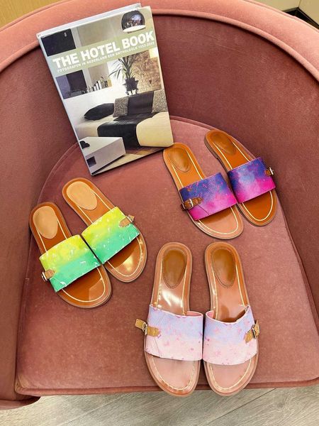lock it flat mule slippers beach designer womens luxurys designers sandals genuine leather ladies dauphine gradient outdoor casual slipper f, Black
lock it flat mule slippers beach designer womens luxurys designers sandals genuine leather ladies dauphine gradient outdoor casual slipper f, Black