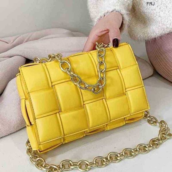 bags venetas designer bottegas cassettes 2023 european and american autumn winter new family chain satchel woven pillow bag foreign trade 2x
bags venetas designer bottegas cassettes 2023 european and american autumn winter new family chain satchel woven pillow bag foreign trade 2x