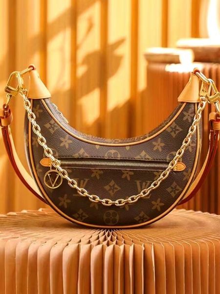 luxury shoulder bag loop designers moon bag handbags brown flower women tote brand letter leather crossbody bag brown plaid size 23x7x13cm
luxury shoulder bag loop designers moon bag handbags brown flower women tote brand letter leather crossbody bag brown plaid size 23x7x13cm