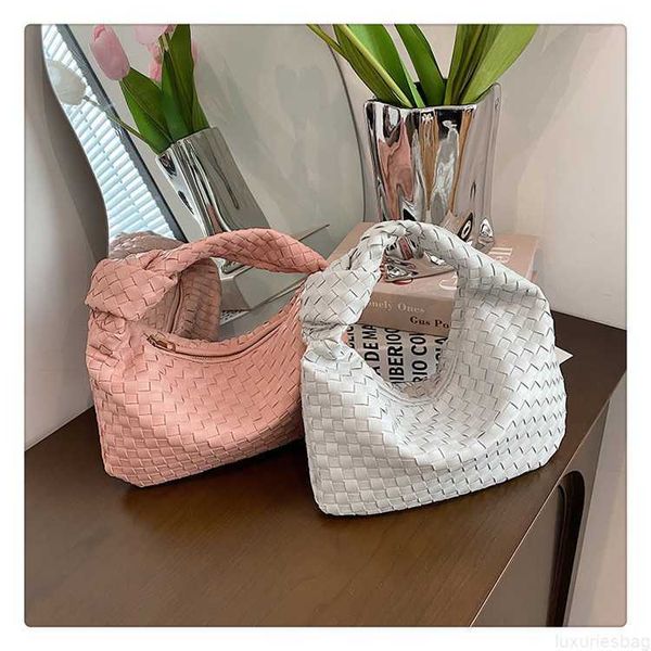 botega venates jodie mini teen intrecciato pouch spring and summer soft pu woven underarm fashion check hand knotted oxhorn pleated handbag
botega venates jodie mini teen intrecciato pouch spring and summer soft pu woven underarm fashion check hand knotted oxhorn pleated handbag