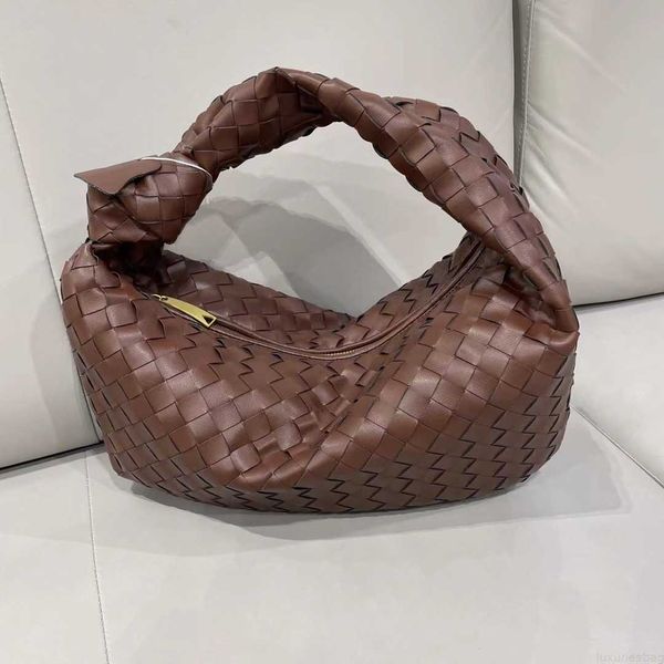 botega venates jodie mini teen intrecciato pouch spring largecapacity knotted wrist woven women's bag singleshoulder crossbody portable
botega venates jodie mini teen intrecciato pouch spring largecapacity knotted wrist woven women's bag singleshoulder crossbody portable