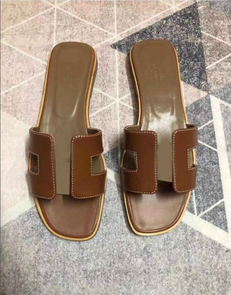 2023 luxury designer leather women's sandal summer leather flat shoes fashion beach women's slipper h letter slide 35-42, Black
2023 luxury designer leather women's sandal summer leather flat shoes fashion beach women's slipper h letter slide 35-42, Black