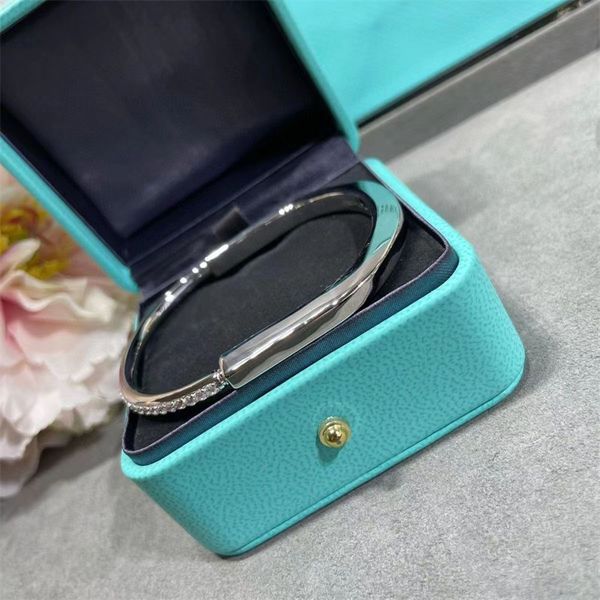 thin lock design diamonds designer bracelet for teen girs trendy tiktok friendship creative bangle luxury friendship rose gold plated silver, Black
thin lock design diamonds designer bracelet for teen girs trendy tiktok friendship creative bangle luxury friendship rose gold plated silver, Black