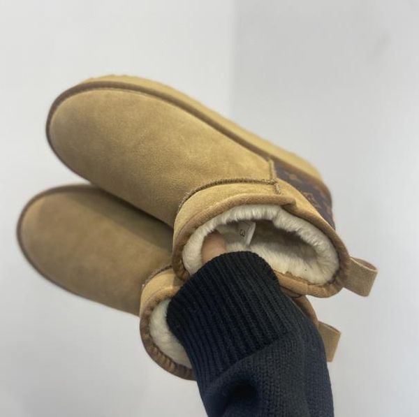 with box aus l splice u short women snow boots platform soft compatible sheepskin keep warm plush boots with card dustbag beautiful gifts 20, Black
with box aus l splice u short women snow boots platform soft compatible sheepskin keep warm plush boots with card dustbag beautiful gifts 20, Black