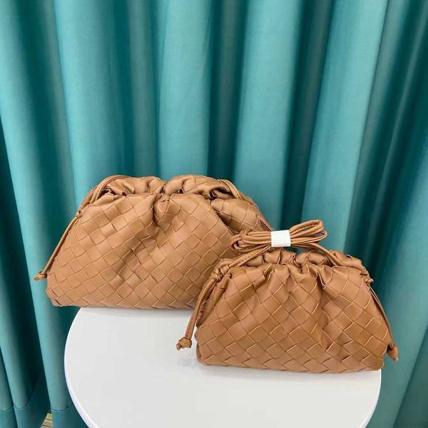 botega venates jodie mini teen intrecciato pouch woven cloud soft skin dumpling trend single shoulder diagonal cross hand holding small wome
botega venates jodie mini teen intrecciato pouch woven cloud soft skin dumpling trend single shoulder diagonal cross hand holding small wome