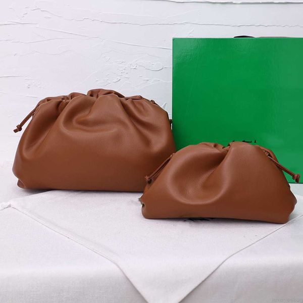 botega venates jodie mini teen intrecciato soft cow leather the pouch small cloud simple one shoulder cross body handhold temperament ol wom
botega venates jodie mini teen intrecciato soft cow leather the pouch small cloud simple one shoulder cross body handhold temperament ol wom