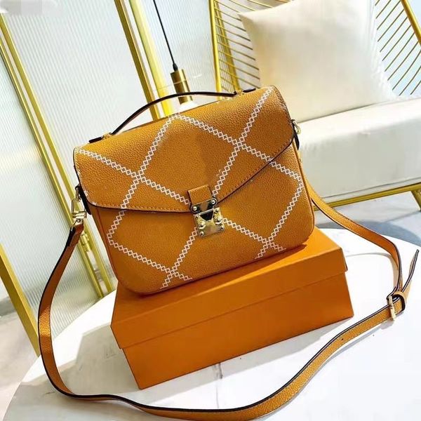 fashion brand handbag women's designer bag purse high-end leather portable tote bag luxury large capacity clamshell single shoulder cro
fashion brand handbag women's designer bag purse high-end leather portable tote bag luxury large capacity clamshell single shoulder cro