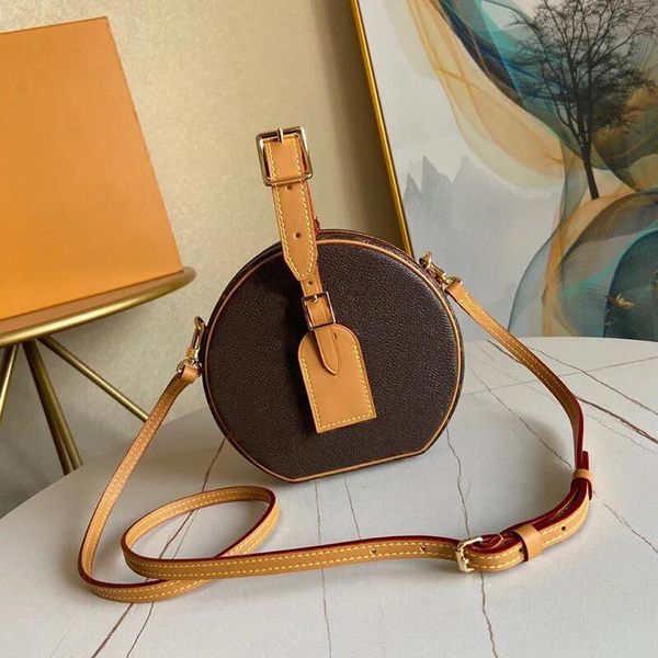 7a mini round crossbody bag with adjustable leather strap original cowhidw trim canvas messenger clutch pouch shoulder bags
7a mini round crossbody bag with adjustable leather strap original cowhidw trim canvas messenger clutch pouch shoulder bags