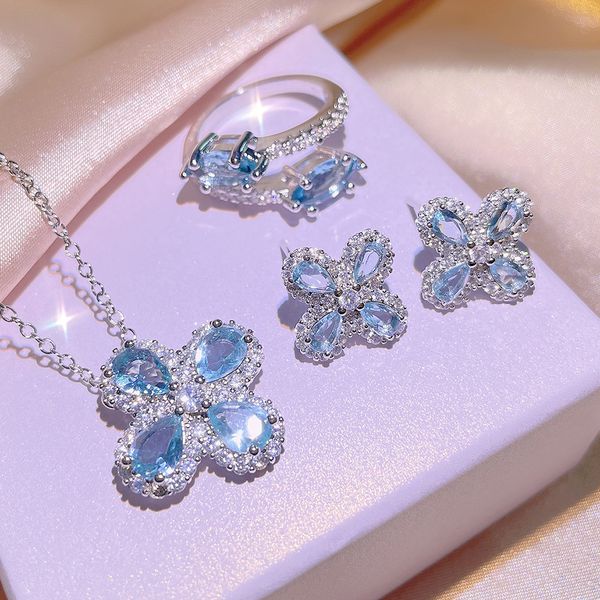 2023 new geometry clover designer stud earrings womens bling blue diamond crystal stone luxury ear rings earring earings necklaces nice part, Golden;silver
2023 new geometry clover designer stud earrings womens bling blue diamond crystal stone luxury ear rings earring earings necklaces nice part, Golden;silver