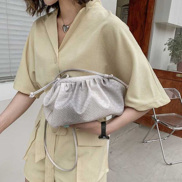 botega venates jodie mini teen intrecciato pouch lan kuqi women's personalized pleated single shoulder crossbody fashion knitted high c
botega venates jodie mini teen intrecciato pouch lan kuqi women's personalized pleated single shoulder crossbody fashion knitted high c