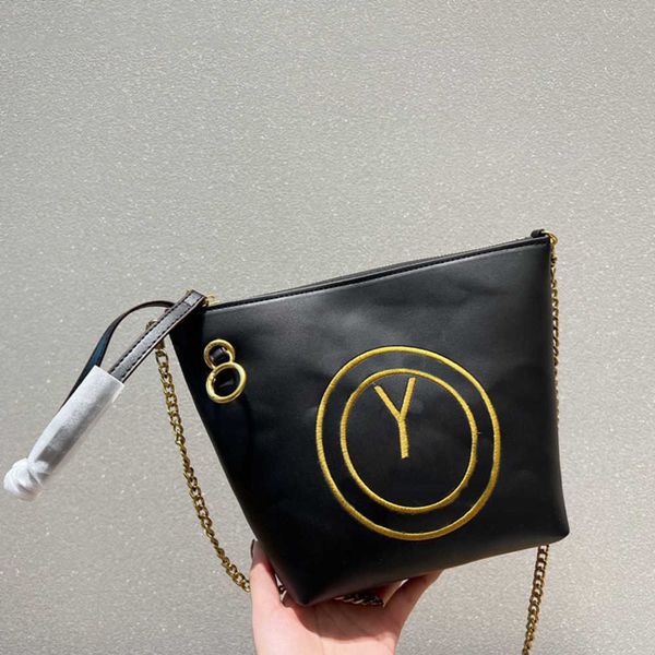designer bag leather hands chain buckle women fashion letters printed shoulder bags luxury simple crossbody purses 221111
designer bag leather hands chain buckle women fashion letters printed shoulder bags luxury simple crossbody purses 221111