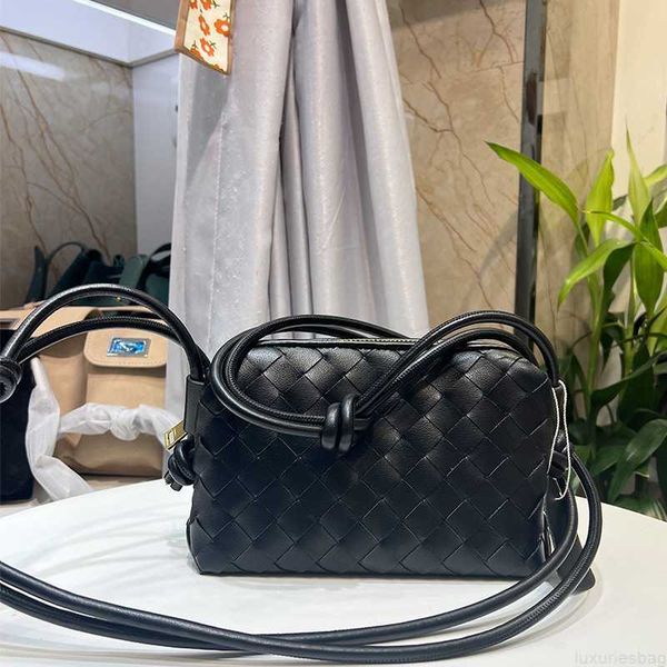 botega venates jodie mini teen intrecciato pouch square woven cloud soft leather dumpling women's fashion single shoulder diagonal cros
botega venates jodie mini teen intrecciato pouch square woven cloud soft leather dumpling women's fashion single shoulder diagonal cros