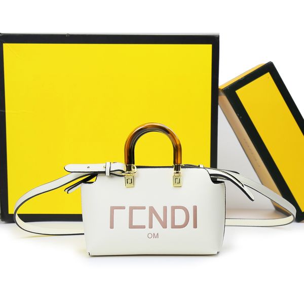 women handle bag letter patent leather pure color luxury designer tote handbags messenger shoulder cross bag
women handle bag letter patent leather pure color luxury designer tote handbags messenger shoulder cross bag