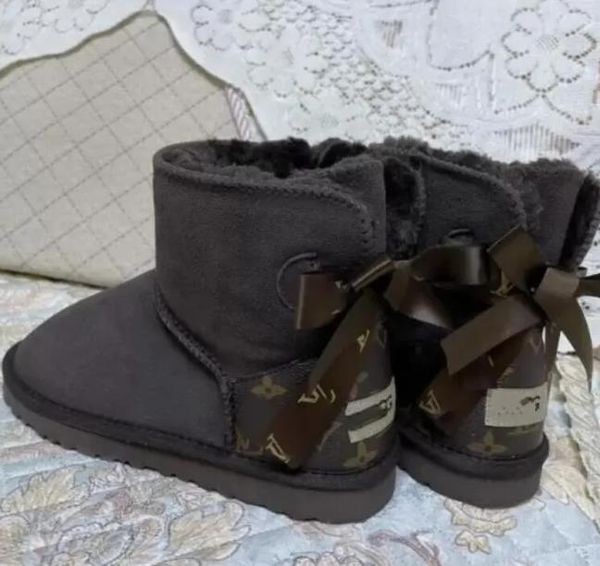 2023 genuine leather novel l bow and u women snow boots soft comfortable sheepskin fur keep warm boot lady beautiful gift 5062g, Black
2023 genuine leather novel l bow and u women snow boots soft comfortable sheepskin fur keep warm boot lady beautiful gift 5062g, Black