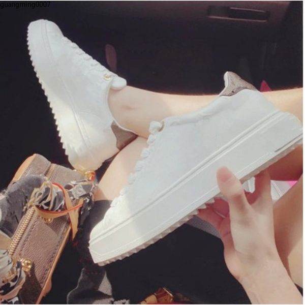 leather shoes genuine woman time out sneakers latest luxury women shoe size 35-41 model hy m gm70001, Red;white
leather shoes genuine woman time out sneakers latest luxury women shoe size 35-41 model hy m gm70001, Red;white