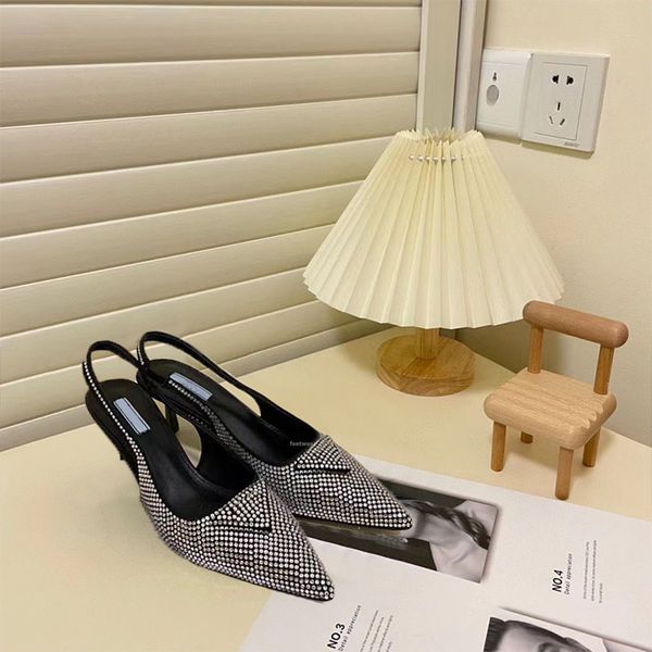 with box luxury women sandals dress shoes satin slingback pumps with crystals 6.0cm high-heeled green black beige designer lady wedding poin
with box luxury women sandals dress shoes satin slingback pumps with crystals 6.0cm high-heeled green black beige designer lady wedding poin