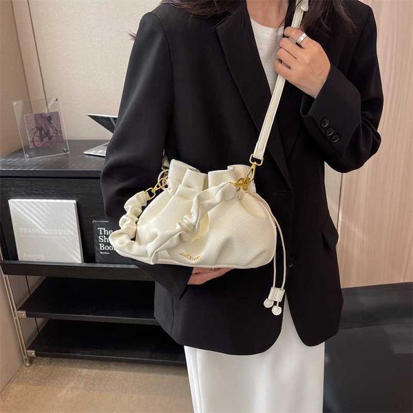 botega venates jodie mini teen intrecciato pouch popular small women's fashion texture crossbody pleated cloud chain strap portable buc
botega venates jodie mini teen intrecciato pouch popular small women's fashion texture crossbody pleated cloud chain strap portable buc