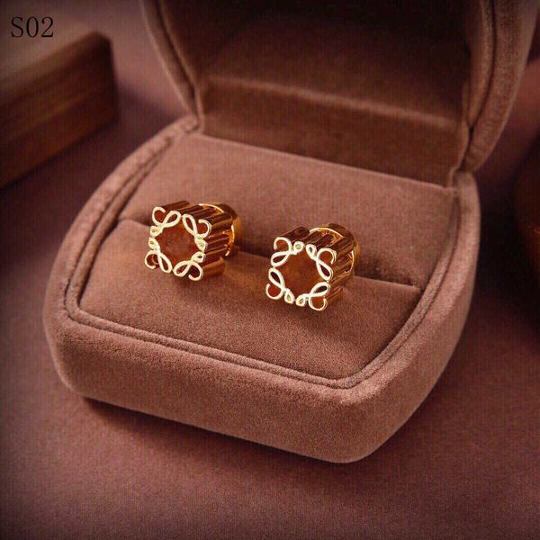 plated designers brand earrings designer c-letter 18k gold fine silver ear stud women crystal geometric earring for wedding party jewerlry a, Golden;silver
plated designers brand earrings designer c-letter 18k gold fine silver ear stud women crystal geometric earring for wedding party jewerlry a, Golden;silver