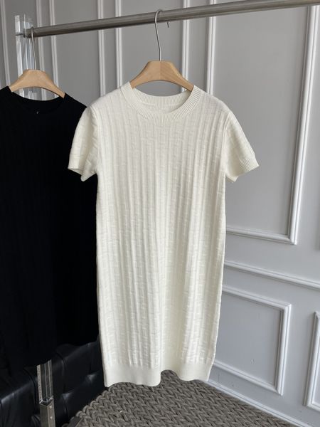 casual dresses european luxury designer designed dark knitted jacquard short sleeve dress, Black;gray
casual dresses european luxury designer designed dark knitted jacquard short sleeve dress, Black;gray