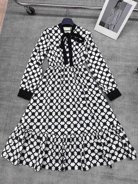 dresses contrasting plaid print v-neck bow lace-up long sleeves dress silk fabric large hemlines high waist slimming maxiskit womens dresses, Black;gray
dresses contrasting plaid print v-neck bow lace-up long sleeves dress silk fabric large hemlines high waist slimming maxiskit womens dresses, Black;gray