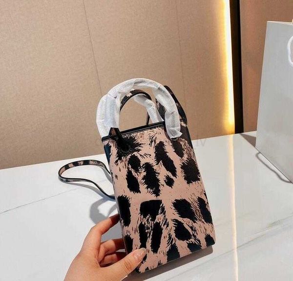 b bag trainers shopping bag crocodile embossed leather holder bag tote crossbody canvas designer handbag shoulder totebag balanciagas
b bag trainers shopping bag crocodile embossed leather holder bag tote crossbody canvas designer handbag shoulder totebag balanciagas