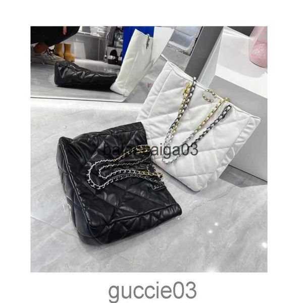 designer channel bag tote shoulder handbag crossbody messenger bag luxurious fashion new lingge chain large capacity leather makeup bag
designer channel bag tote shoulder handbag crossbody messenger bag luxurious fashion new lingge chain large capacity leather makeup bag