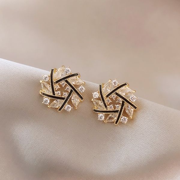 fashion new popular earrings classic style diamond-encrusted snowflake stud earrings luxury beautiful earrings women wedding jewelry earring, Golden;silver
fashion new popular earrings classic style diamond-encrusted snowflake stud earrings luxury beautiful earrings women wedding jewelry earring, Golden;silver