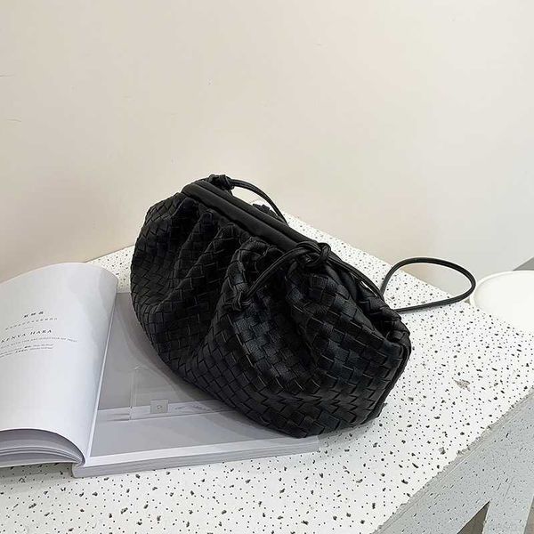 botega venates jodie mini teen intrecciato pouch weaving cloud bag women's single shoulder personalized women's large capacity sof
botega venates jodie mini teen intrecciato pouch weaving cloud bag women's single shoulder personalized women's large capacity sof