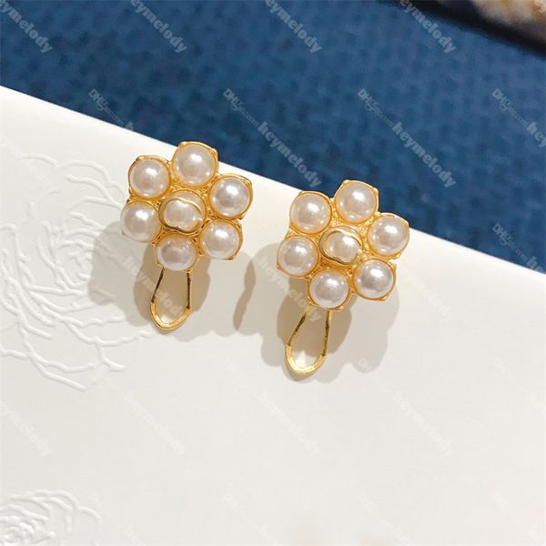 classic pearl flower studs floral gold hoop earrings women double letter eardrops with box party wedding birthday lovers gift jewelry, Golden;silver
classic pearl flower studs floral gold hoop earrings women double letter eardrops with box party wedding birthday lovers gift jewelry, Golden;silver