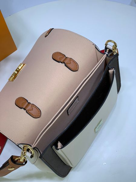 2023 new bag women's bag reading lock chain single shoulder bag crossbody bag high appearance level envelope case bag
2023 new bag women's bag reading lock chain single shoulder bag crossbody bag high appearance level envelope case bag
