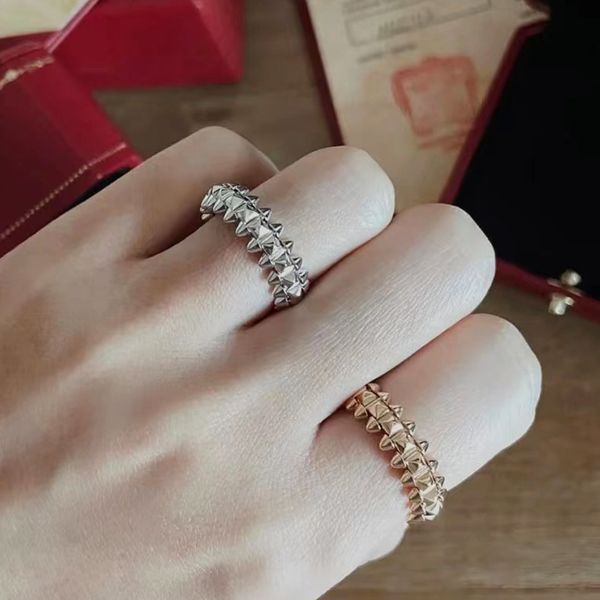 with side stones luxury jewelry 925 sterling silver willow nail gold plated ring men and women fashion classic brand birthday gift 230321
with side stones luxury jewelry 925 sterling silver willow nail gold plated ring men and women fashion classic brand birthday gift 230321