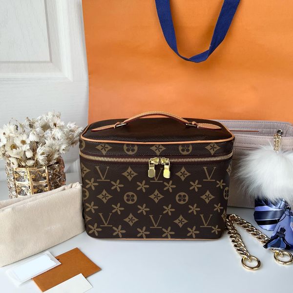 quality clutch make highend up bag mm44935 3 size nice bb vanity bag luxury tote handbag women designer wash pouch man viutonity makeup leat
quality clutch make highend up bag mm44935 3 size nice bb vanity bag luxury tote handbag women designer wash pouch man viutonity makeup leat