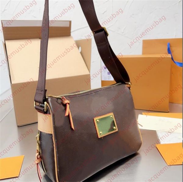 designer bags district messenger courier bag handbag men shoulder crossbody pocket wallet women vintage genuine leather monograms satchels d
designer bags district messenger courier bag handbag men shoulder crossbody pocket wallet women vintage genuine leather monograms satchels d