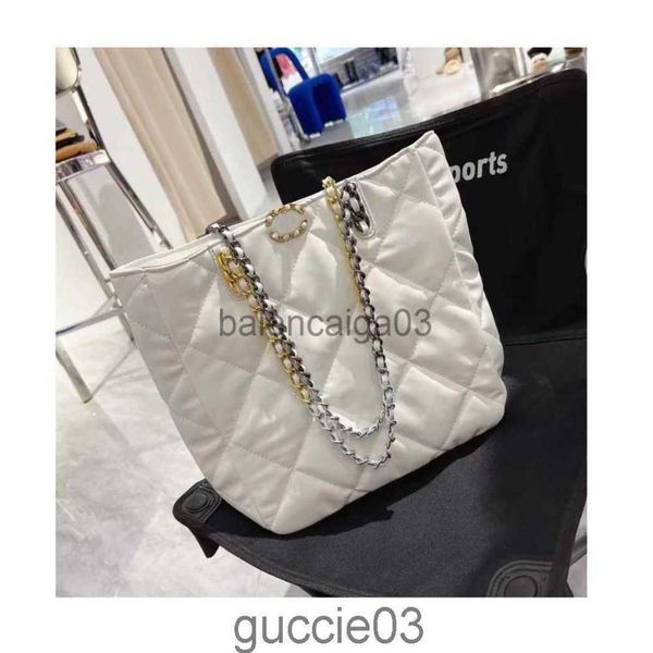 designer channel bag tote shoulder handbag crossbody messenger bag luxurious fashion new lingge chain large capacity tote makeup bag
designer channel bag tote shoulder handbag crossbody messenger bag luxurious fashion new lingge chain large capacity tote makeup bag