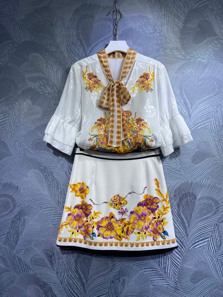 2023 spring style floral two piece dress for woman,necktie printed shirt with skirt set, White
2023 spring style floral two piece dress for woman,necktie printed shirt with skirt set, White