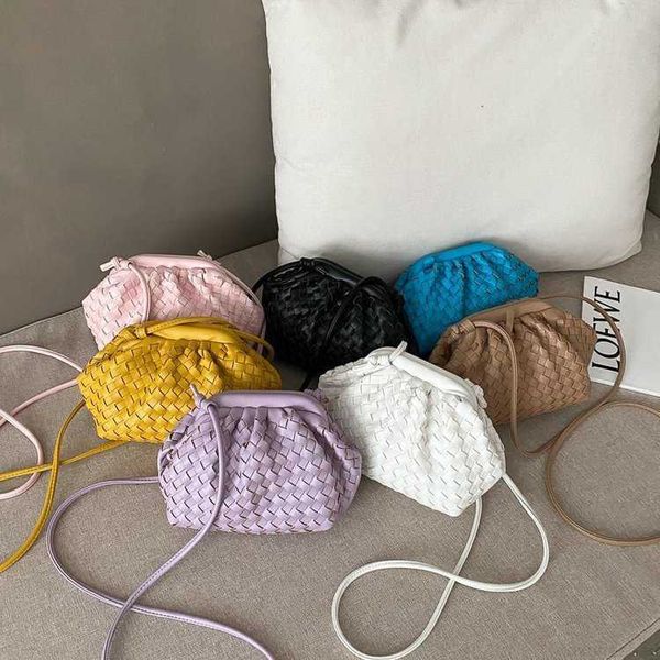 botega venates jodie mini teen intrecciato pouch handwoven personalized simple cloud winter fashion cross dumpling dinner clip bag
botega venates jodie mini teen intrecciato pouch handwoven personalized simple cloud winter fashion cross dumpling dinner clip bag