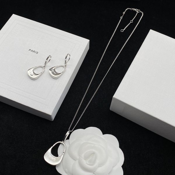 designer bag shape choker necklace ear studs fashion pendant for women jewelry set valentine day christmas gifts necklace and studs with box, Golden;silver
designer bag shape choker necklace ear studs fashion pendant for women jewelry set valentine day christmas gifts necklace and studs with box, Golden;silver