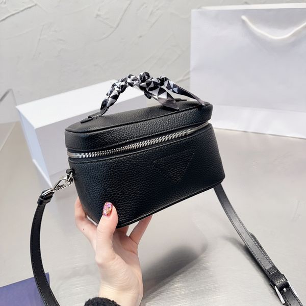 designer bag women cosmetic case crossbody handbag granular leather small box purse brand logo
designer bag women cosmetic case crossbody handbag granular leather small box purse brand logo