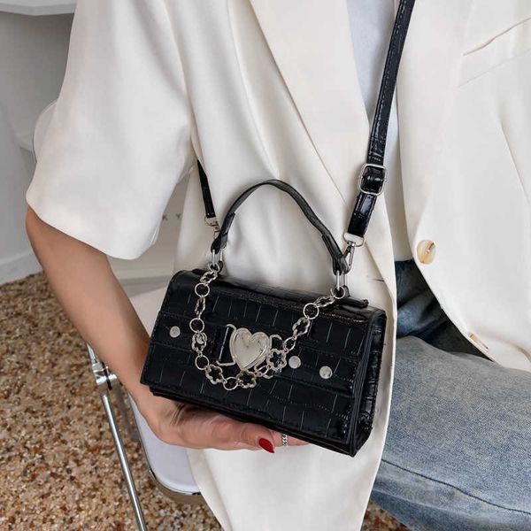 casual new female handbags girly style chain shoulder bags heart decoration messenger bags solid color square bags 230308
casual new female handbags girly style chain shoulder bags heart decoration messenger bags solid color square bags 230308