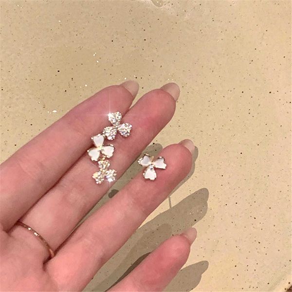 charm new south korean s925 silver fresh light luxury design asymmetric micro inlaid flower earrings women ins temperament earrings g230320, Golden
charm new south korean s925 silver fresh light luxury design asymmetric micro inlaid flower earrings women ins temperament earrings g230320, Golden